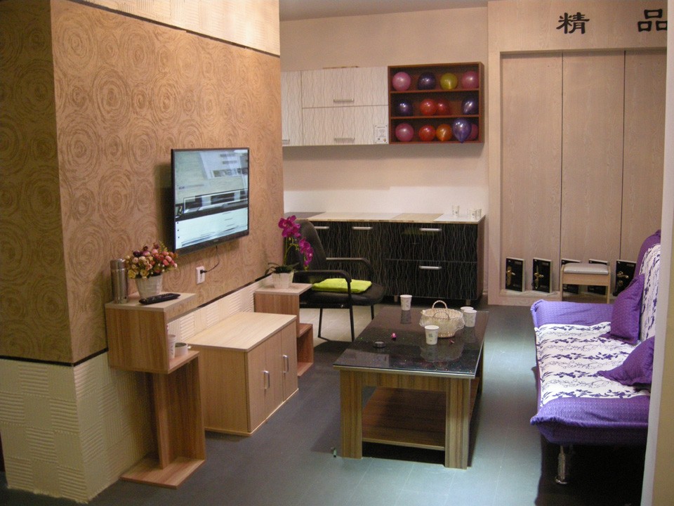 胡桃木简约型电视柜